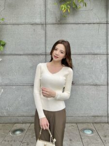 Áo len tăm cổ tim